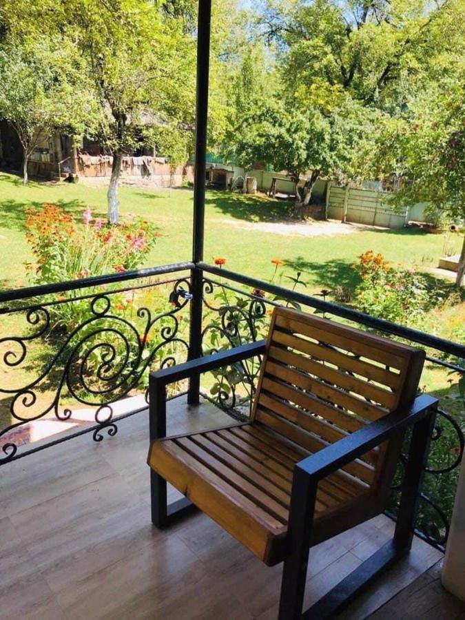 Guest House Lailashi Surmushi Exterior photo