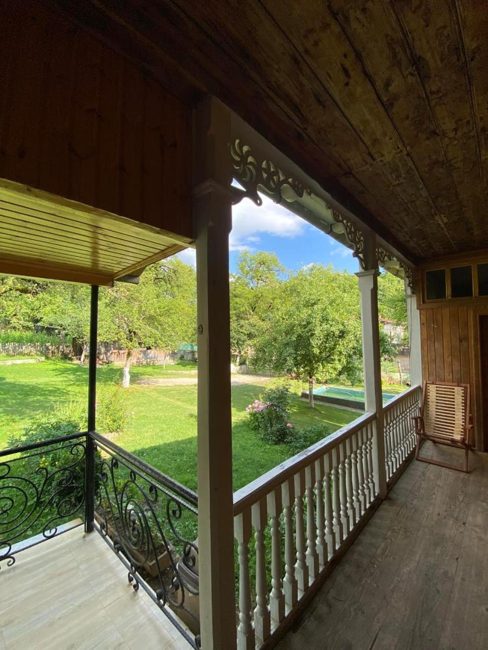 Guest House Lailashi Surmushi Exterior photo